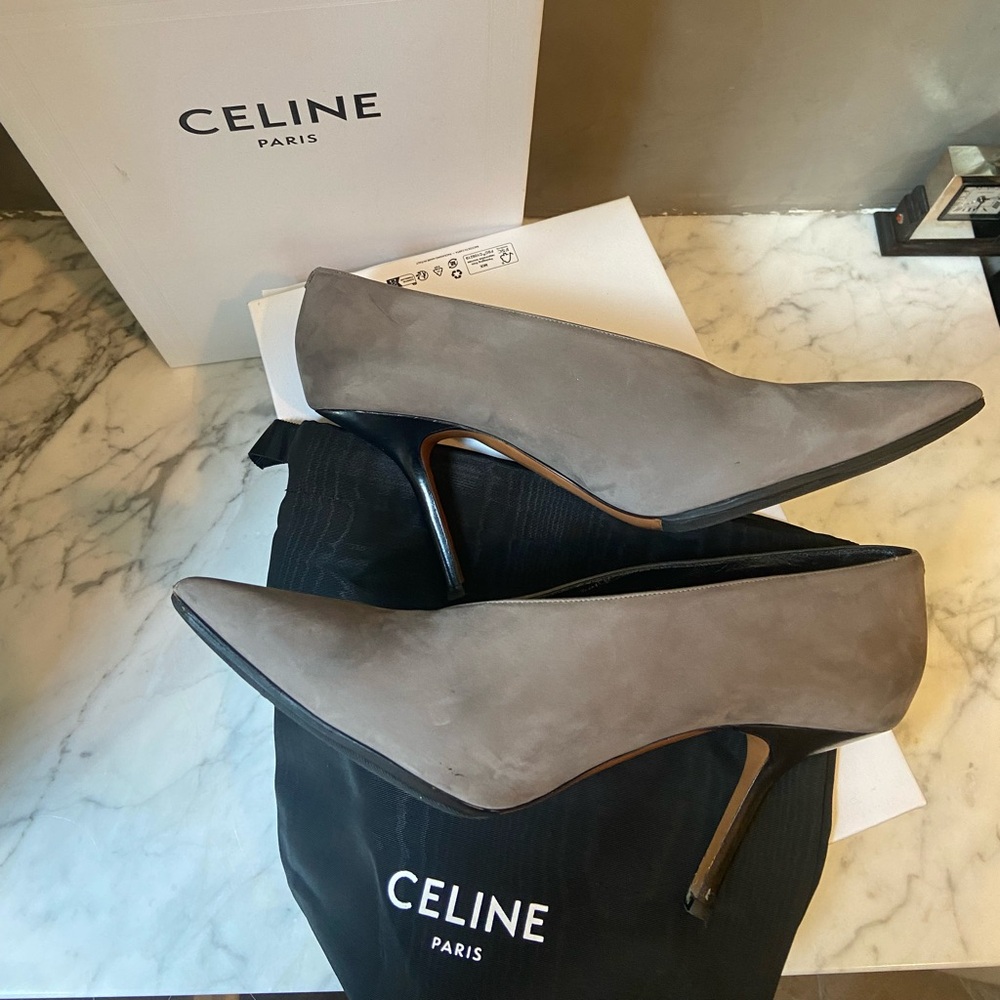 Celine Women's Sophisticated Gray Suede Pointy Heels - Picture 4 of 7